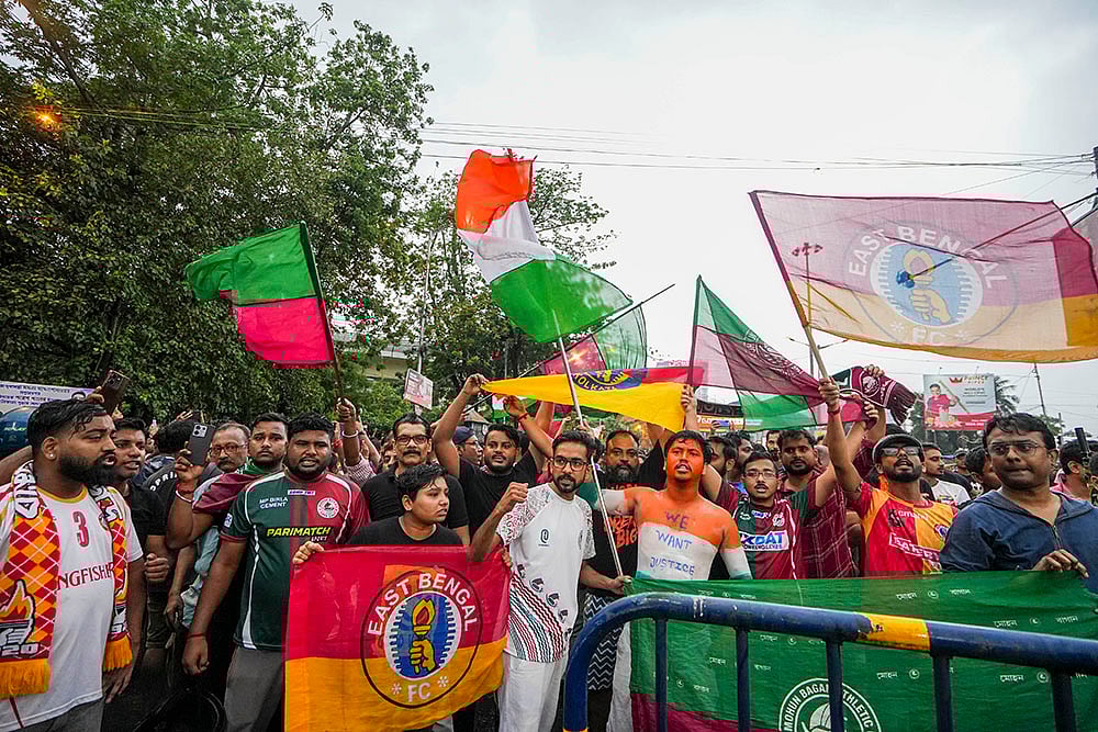 Kolkata Doctor Rape-Murder Case: Supporters of football clubs East Bengal and Mohun Bagan protest in Kolkata - | Photo: PTI/Swapan Mahapatra